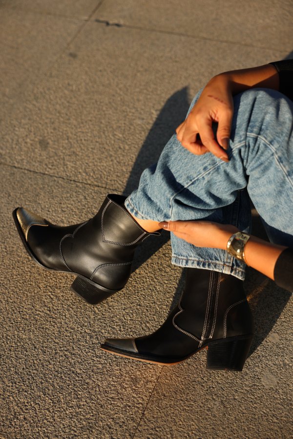 Fermuarlı Kovboy Bot