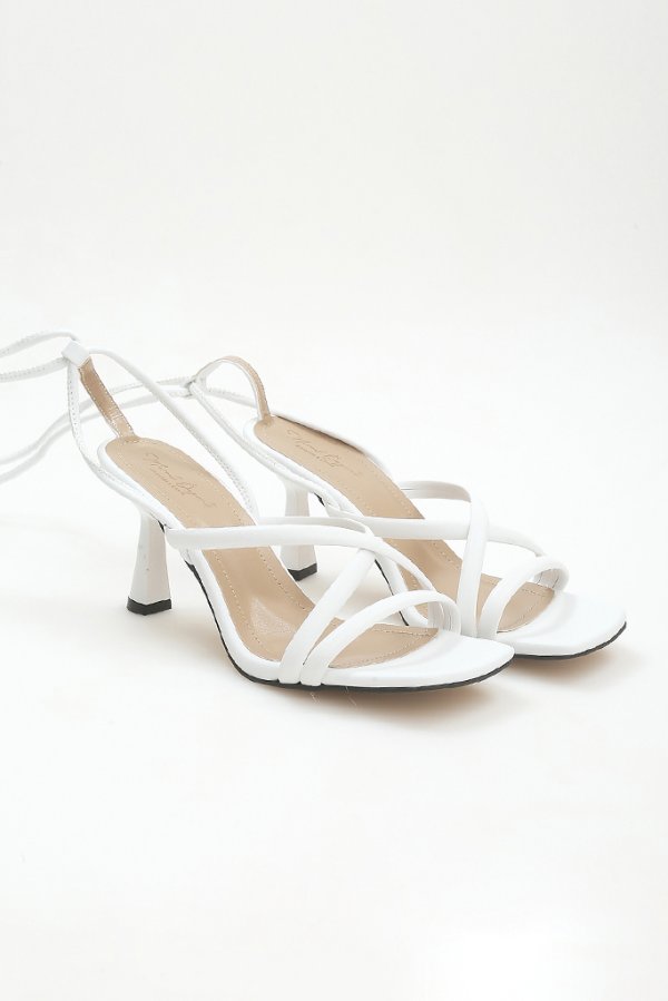 Çapraz Bantlı Topuklu Ayakkabı