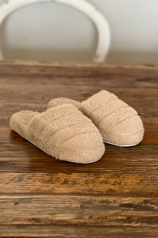 Önü Kapı Ev Terliği