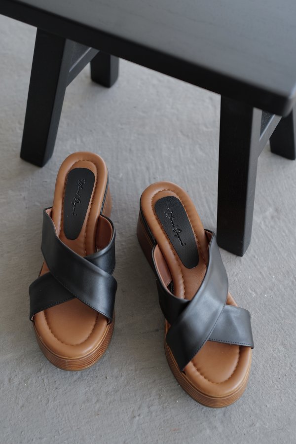 Çapraz Dolgu Topuk Terlik