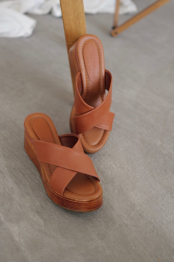 Çapraz Dolgu Topuk Terlik