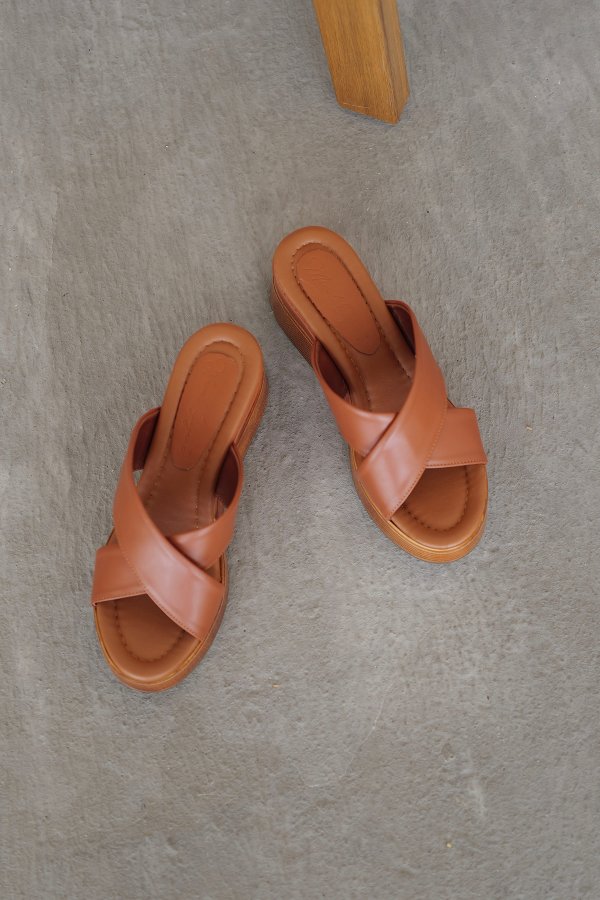 Çapraz Dolgu Topuk Terlik