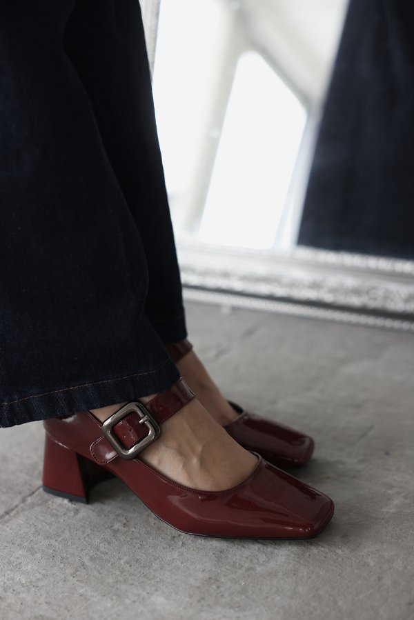 Gold Toka Bantlı Topuklu Ayakkabı