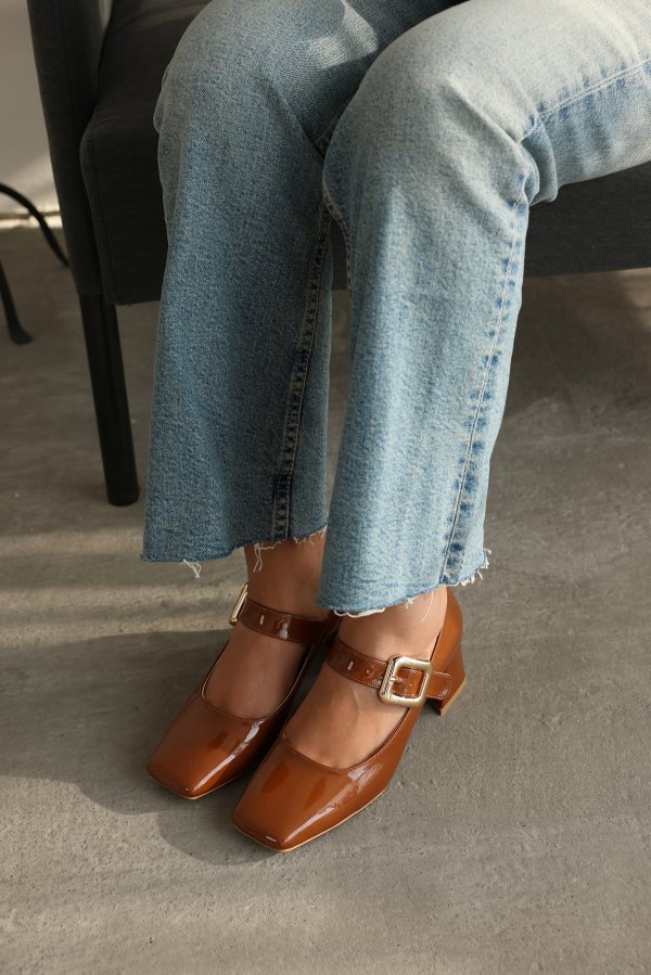 Gold Toka Bantlı Topuklu Ayakkabı