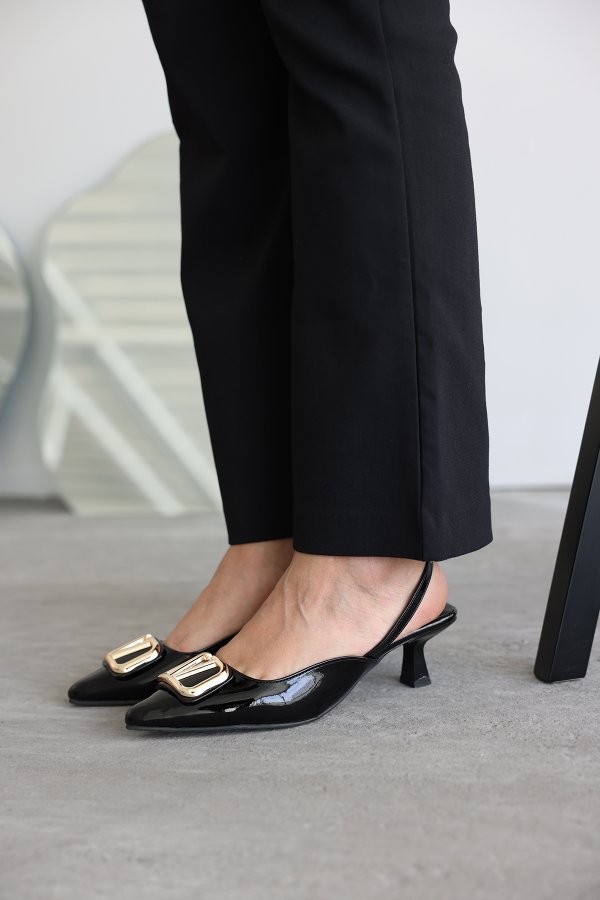 Gold Tokalı Topuklu Ayakkabı