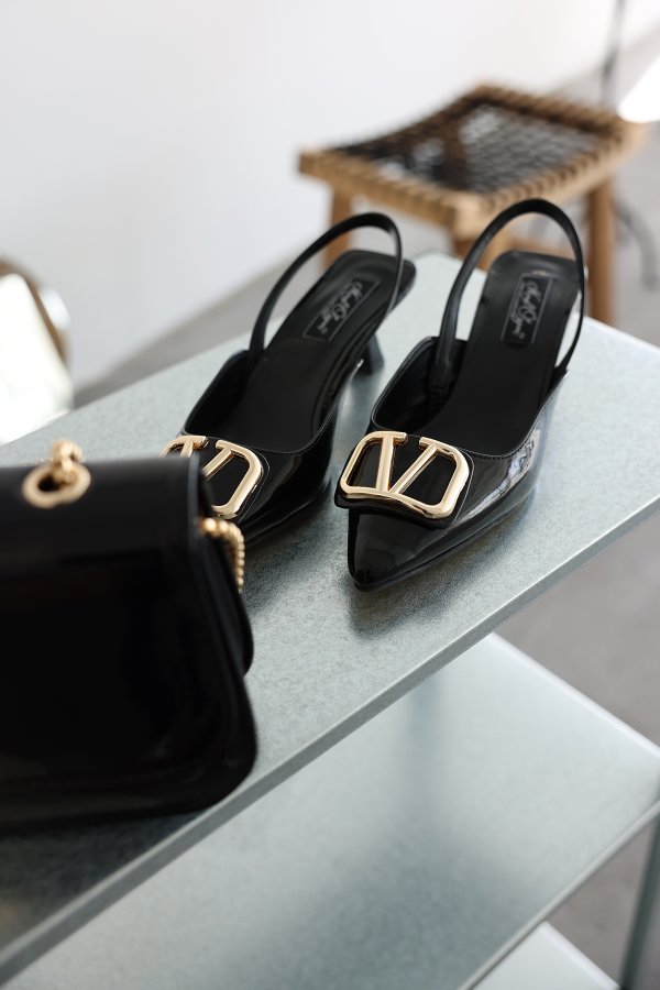 Gold Tokalı Topuklu Ayakkabı