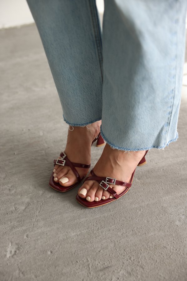 Kemer Tokalı Topuklu Ayakkabı