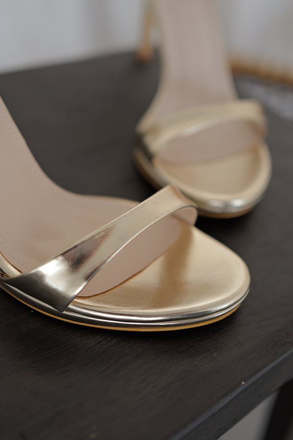 Bilekten Bağlamalı Topuklu Ayakkabı