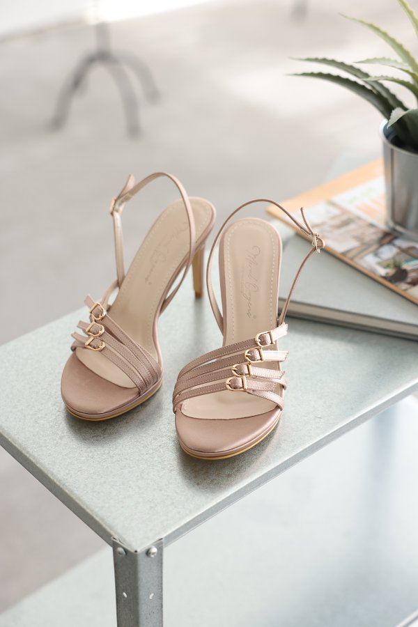 Kemer Detaylı Topuklu Ayakkabı