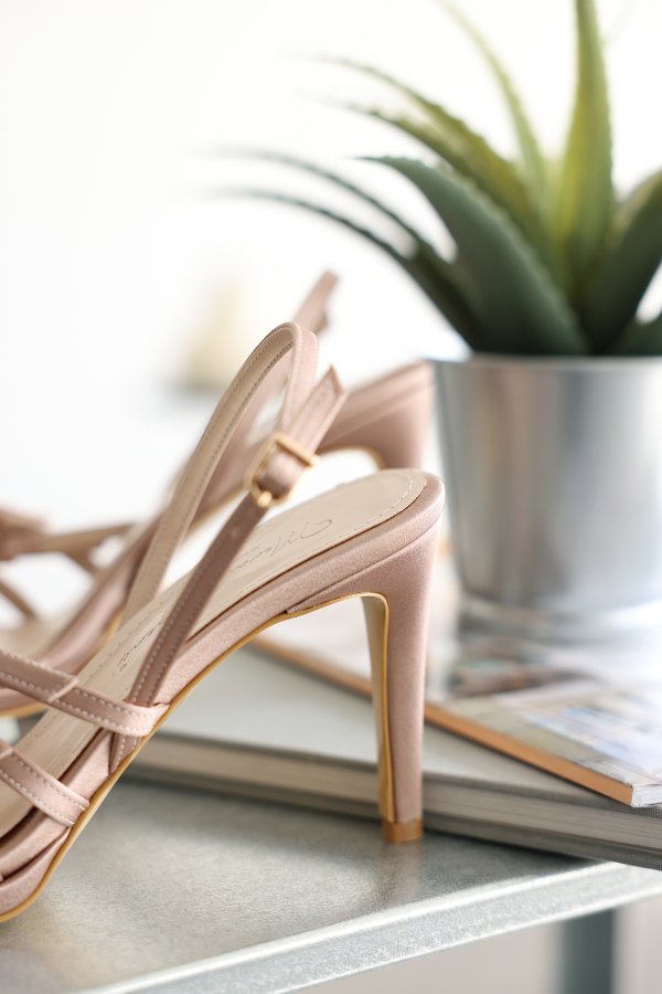 Kemer Detaylı Topuklu Ayakkabı