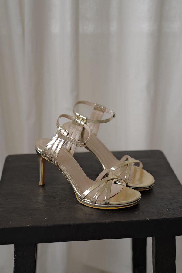 Çapraz Bant Detaylı Topuklu Ayakkabı