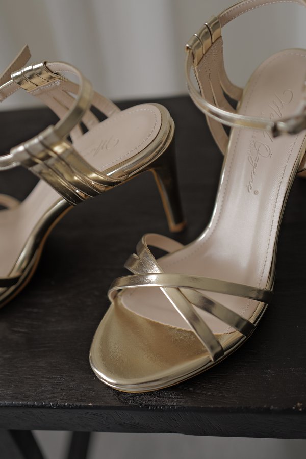 Çapraz Bant Detaylı Topuklu Ayakkabı