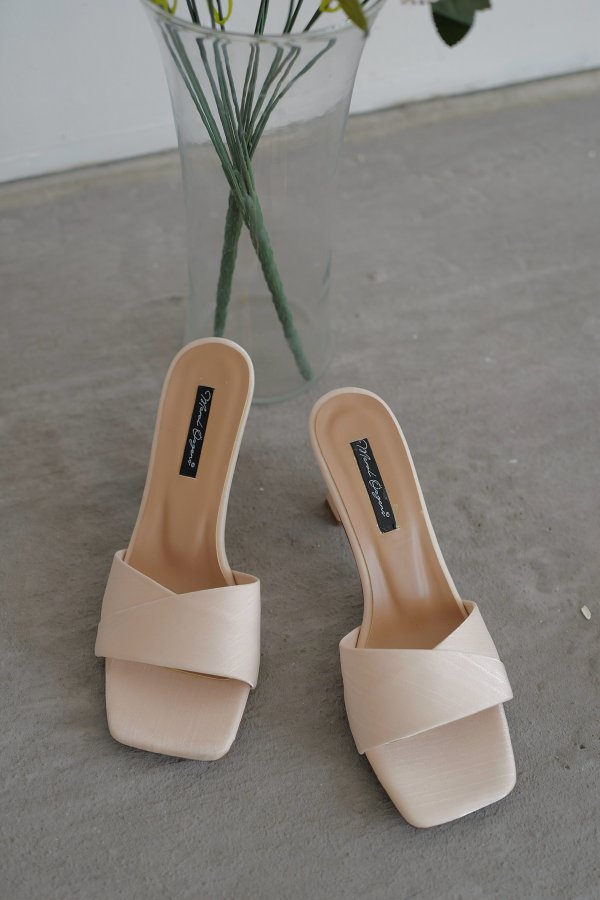 Çapraz Geçişli Topuklu Terlik