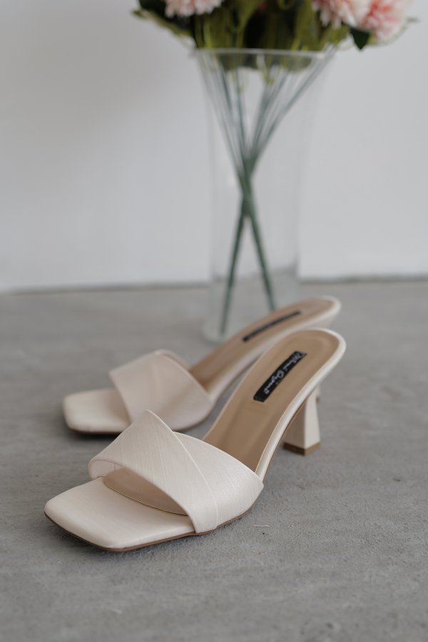 Çapraz Geçişli Topuklu Terlik