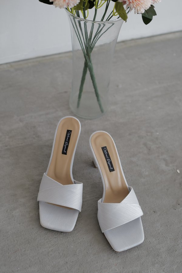 Çapraz Geçişli Topuklu Terlik