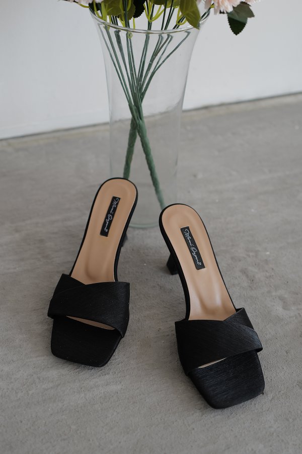 Çapraz Geçişli Topuklu Terlik