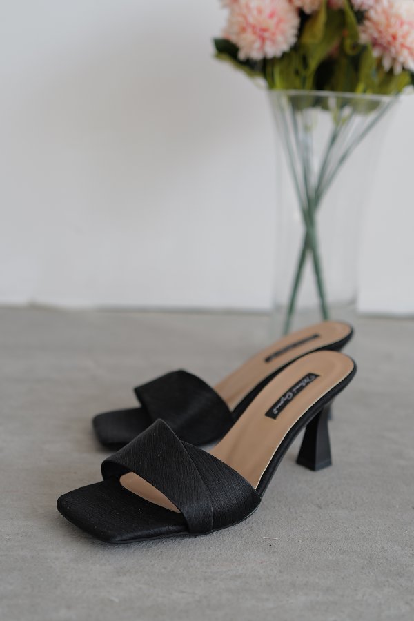 Çapraz Geçişli Topuklu Terlik