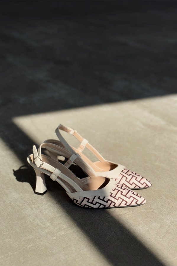 Arkası Açık Baskılı Ayakkabı