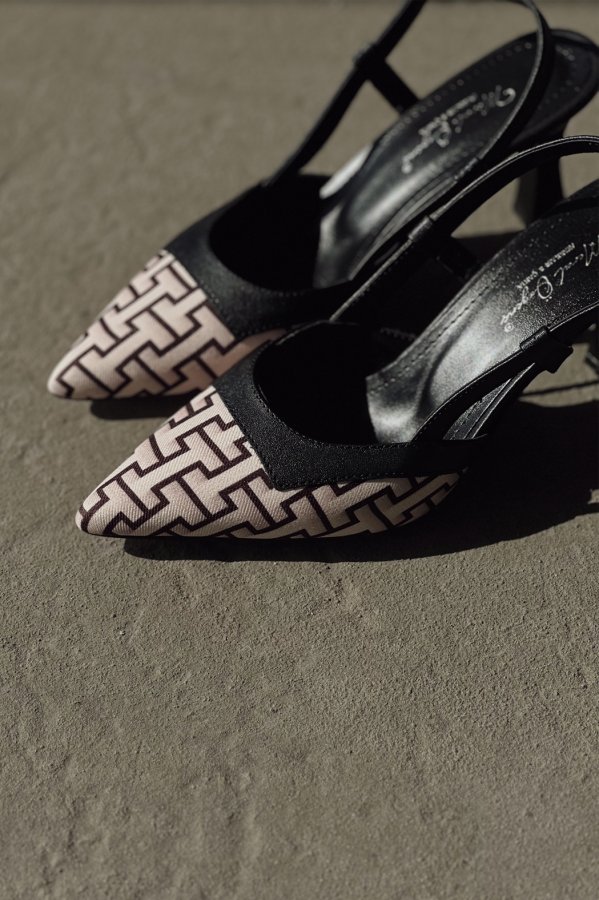 Arkası Açık Baskılı Ayakkabı