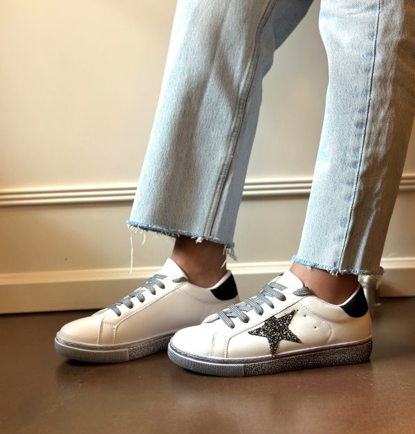 Yıldızlı Sneaker