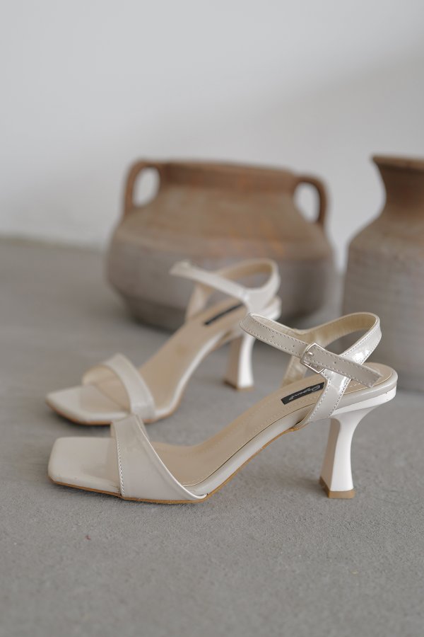 Bilekten Kemer Bantlı Topuklu Ayakkabı