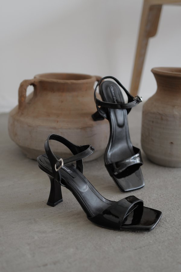 Bilekten Kemer Bantlı Topuklu Ayakkabı