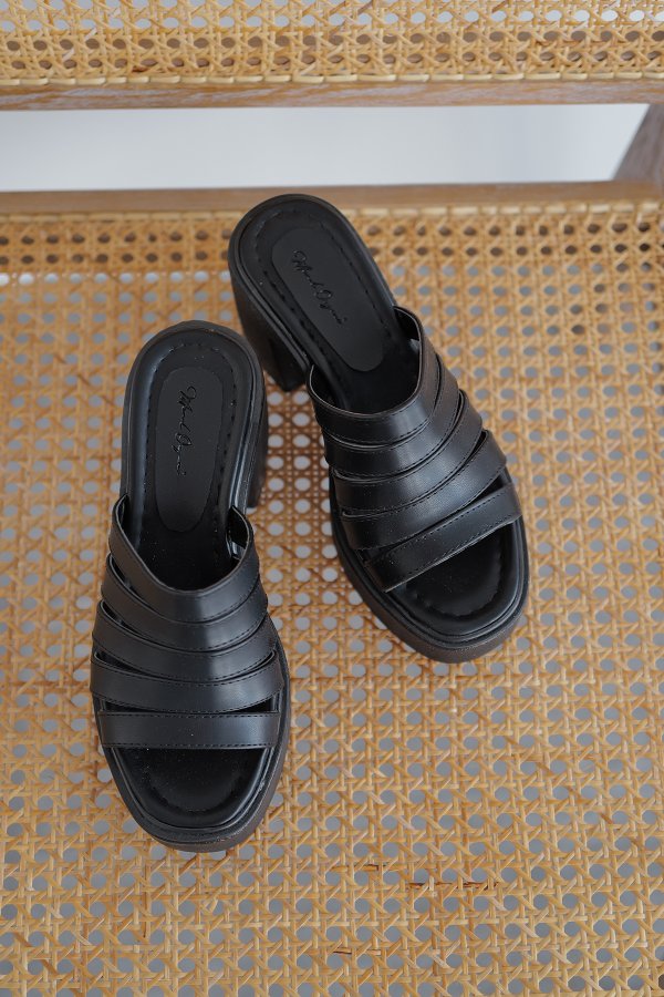 Sıra Bantlı Topuklu Terlik