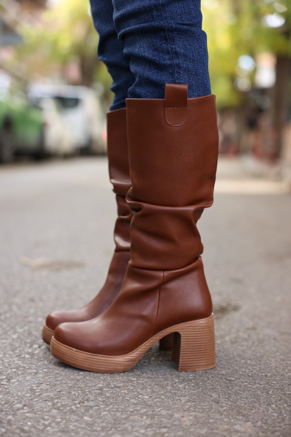 Kalın Tabanlı Piliseli Çizme