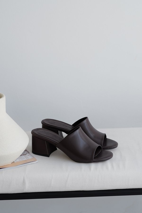 Kalın Bantlı Topuklu Terlik