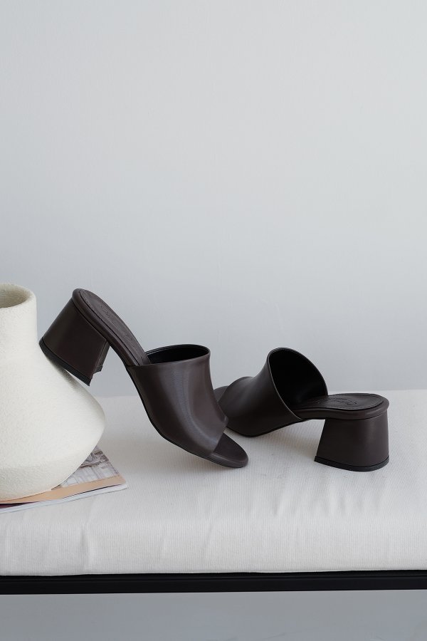 Kalın Bantlı Topuklu Terlik