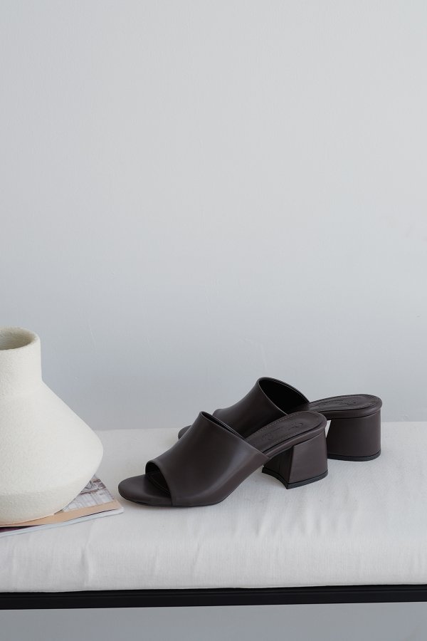 Kalın Bantlı Topuklu Terlik