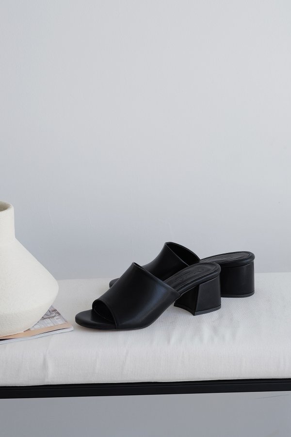 Kalın Bantlı Topuklu Terlik