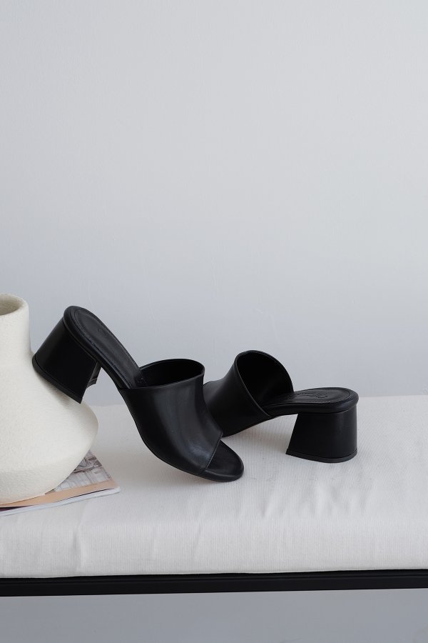 Kalın Bantlı Topuklu Terlik