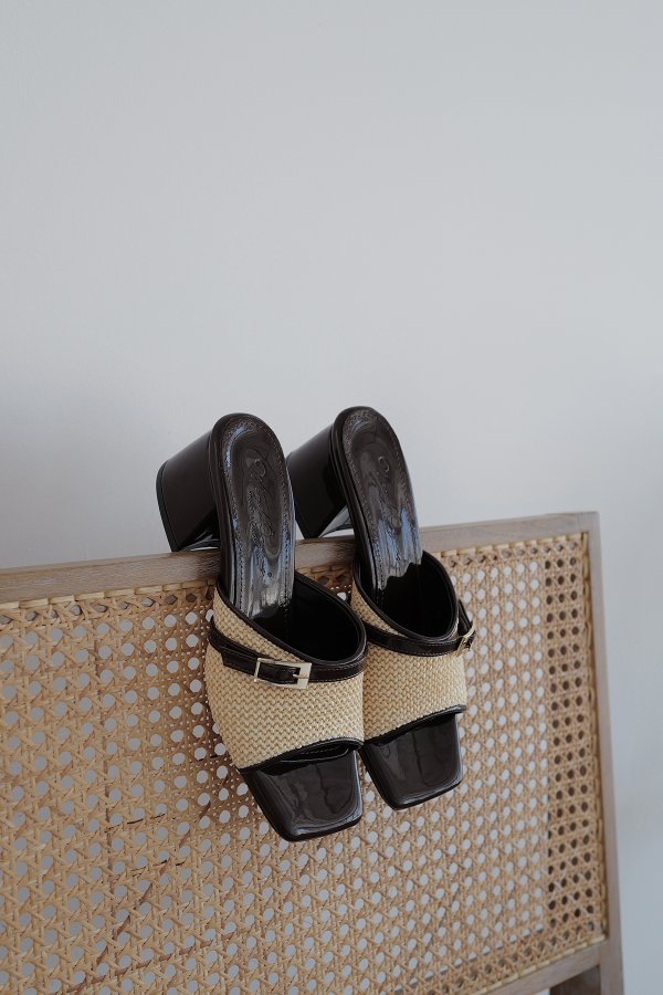 Tek Bantlı Topuklu Terlik