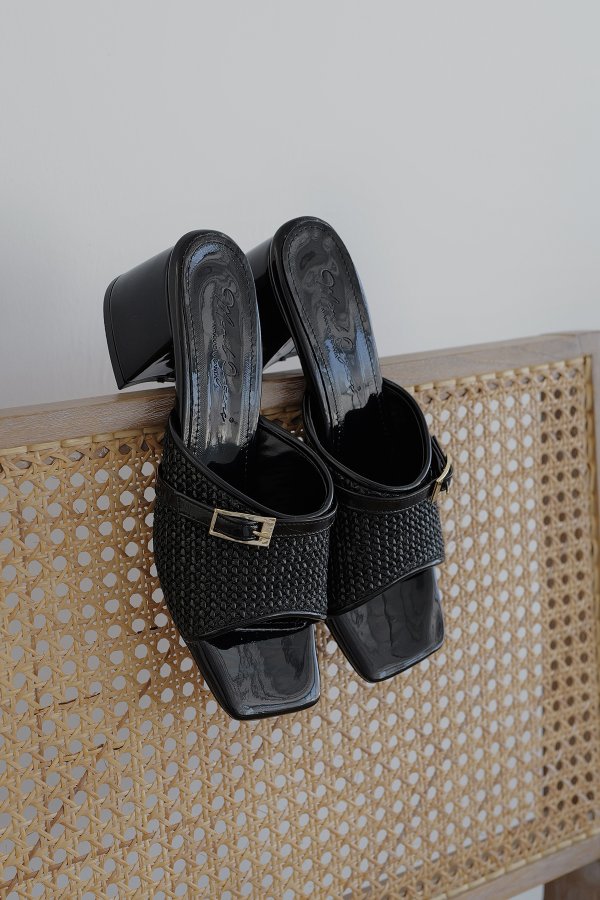 Tek Bantlı Topuklu Terlik