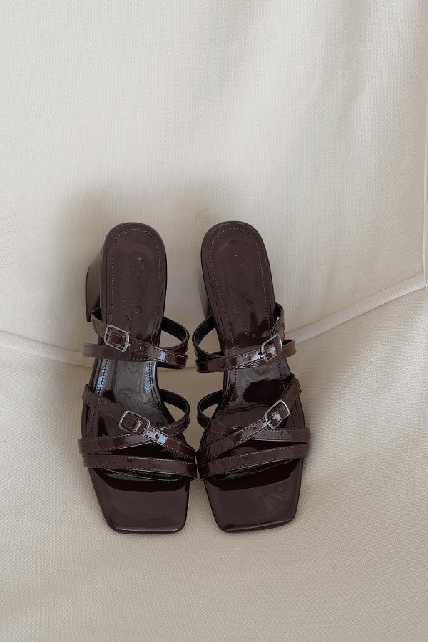 Kemer Bantlı Topuklu Terlik