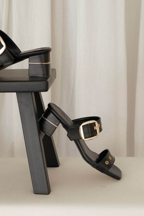 Kemer Bantlı Topuklu Terlik