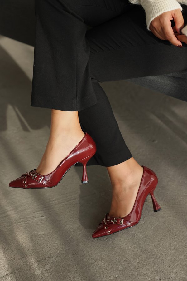 Çapraz Kemerli Topuklu Ayakkabı
