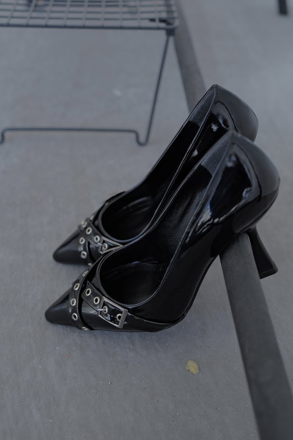 Çapraz Kemerli Topuklu Ayakkabı