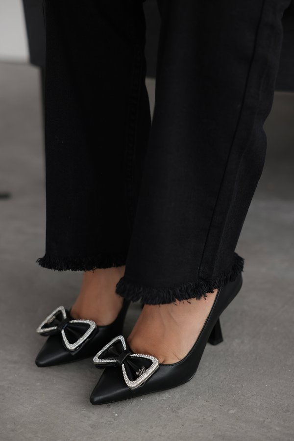 Fiyonk Taşlı Topuklu Ayakkabı