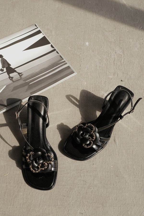 Çiçek Detaylı Topuklu Ayakkabı