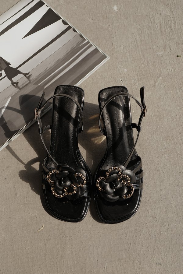 Çiçek Detaylı Topuklu Ayakkabı