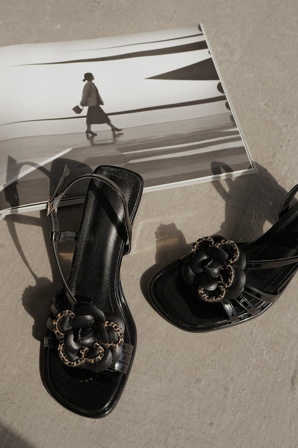 Çiçek Detaylı Topuklu Ayakkabı