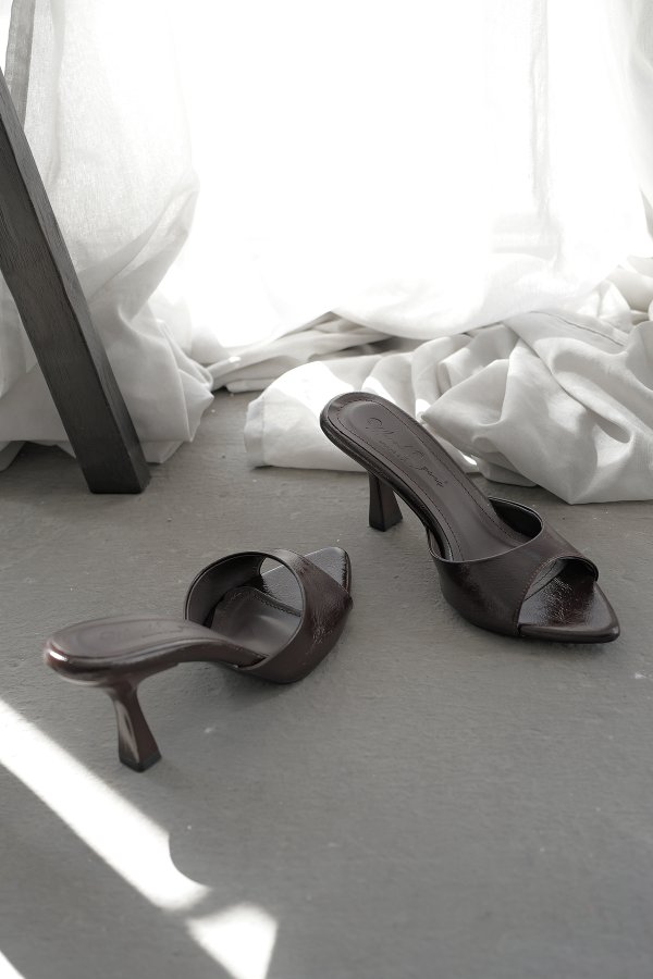 Sivri Burun Topuklu Terlik