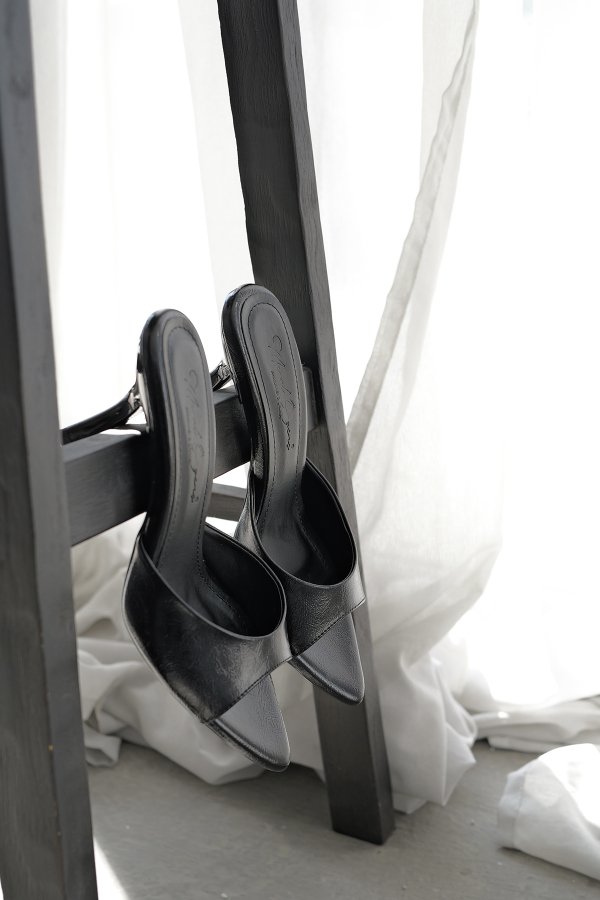 Sivri Burun Topuklu Terlik