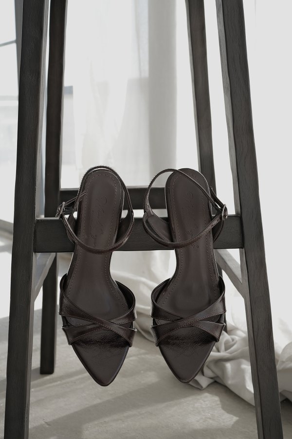 Çapraz Bant Topuklu Ayakkabı