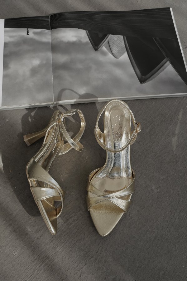 Çapraz Bant Topuklu Ayakkabı