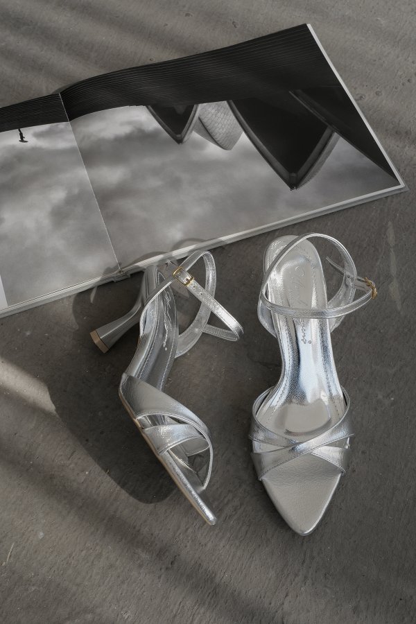 Çapraz Bant Topuklu Ayakkabı