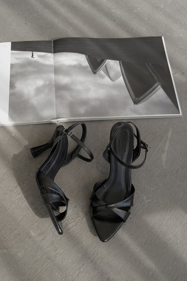 Çapraz Bant Topuklu Ayakkabı