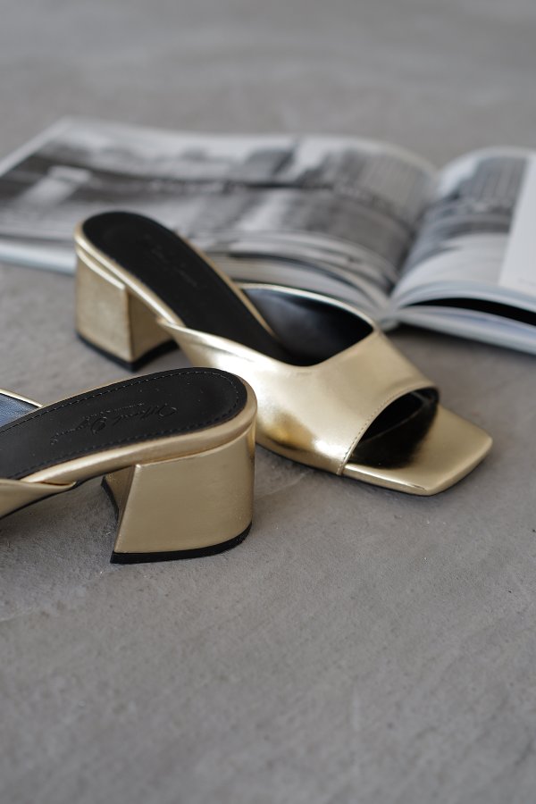 Kalın Bantlı Topuklu Terlik